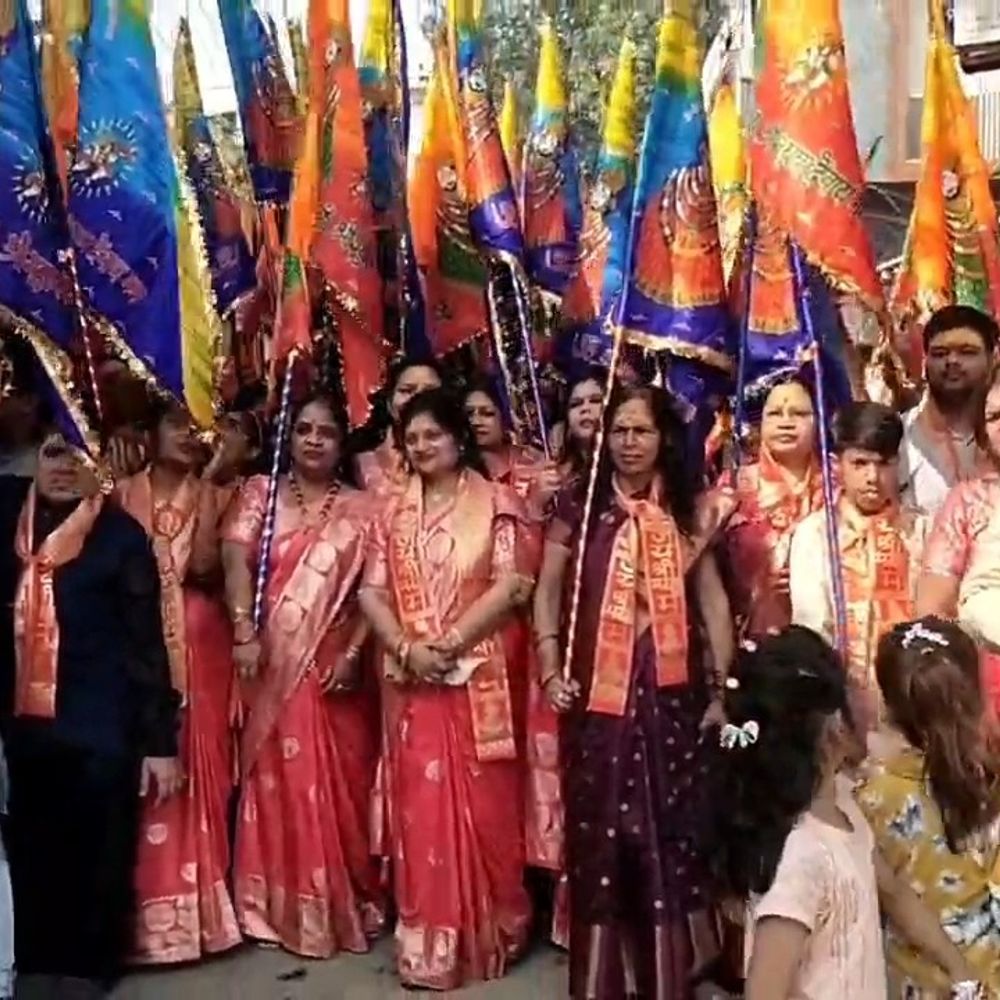 मथुरा में खाटू श्याम परिवार का फाग महोत्सव शुरू:4 दिन तक चलेगा कार्यक्रम, पहले दिन निशान यात्रा निकाली गई