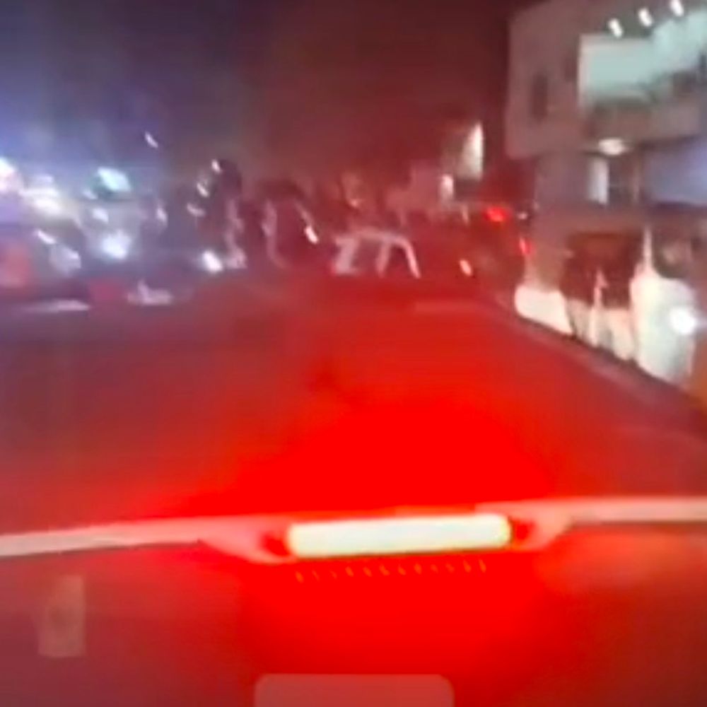 ललितपुर में बारातें बनीं जाम का कारण:स्टेशन मार्ग पर कईं बार लगा जाम, डीजे लगाकर नाचते रहे बाराती