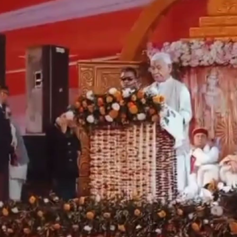 JK के उपराज्यपाल देवरिया में बोले-:वर्तमान समय आध्यात्मिक जागरण का नया कालखंड, महायज्ञ समारोह में हुए थे शामिल