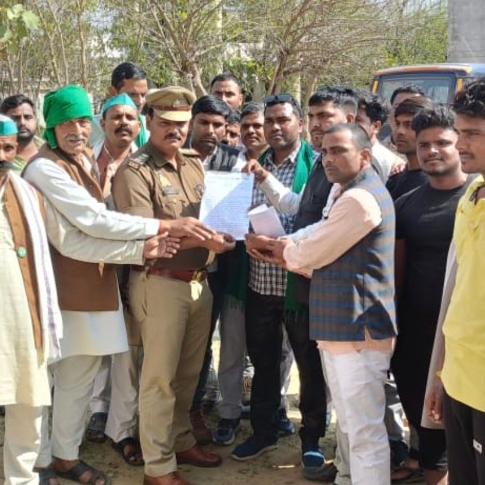 संभल में 'यादव-जी की लव स्टोरी' फिल्म का विरोध:भाकियू ने FIR की मांग की, रिलीज पर रोक की चेतावनी, पंचायत के बाद रैली