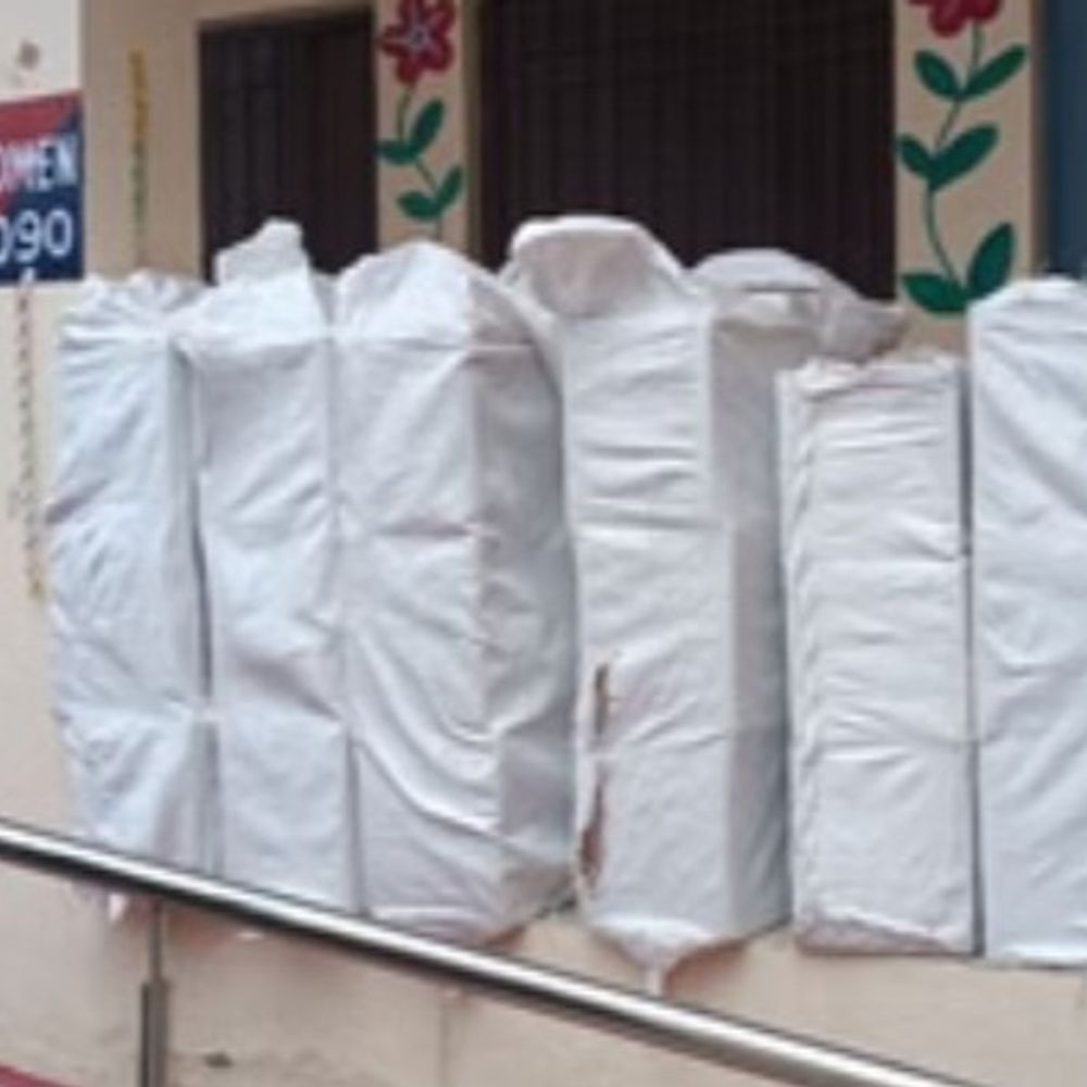 आगरा के वरदान मेडिकल एजेंसी का लाइसेंस निरस्त:सरकारी दवा बेचने का है मामला, सीज की गई थी 23 तरह की दवाएं