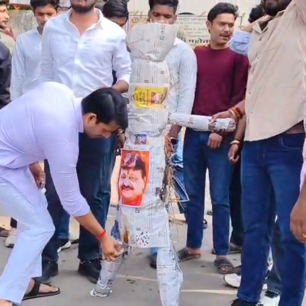 कैलाश विजयवर्गीय के बयान पर सियासत गर्म:  विधानसभा में टिप्पणी के बाद यूथ कांग्रेस, एनएसयूआई ने पुतला फूंका – Gwalior News