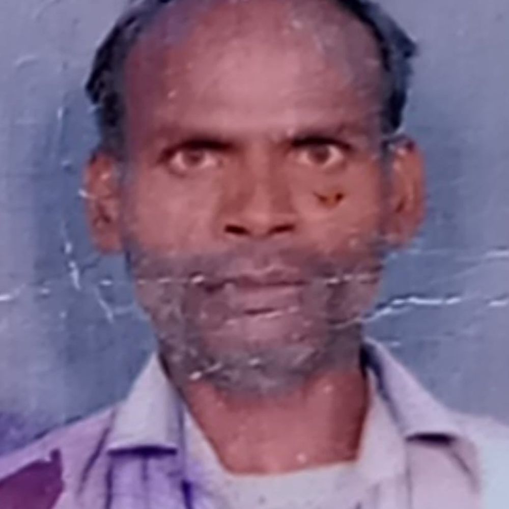 बाराबंकी में अनियंत्रित ट्रक चेचिस ने रौंदा:दरवाजे पर बैठे व्यक्ति की मौत, एक घायल, पुलिस ने चालक को गिरफ्तार किया