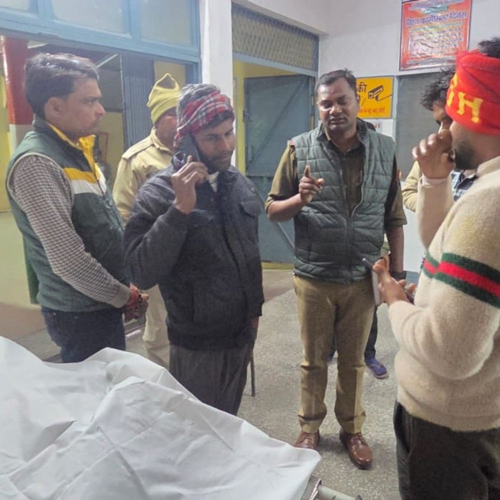 संभल में साइकिल सवार किसान की मौत:तेज रफ्तार चार पहिया वाहन ने रौंदा, गाड़ी के नीचे फंसा