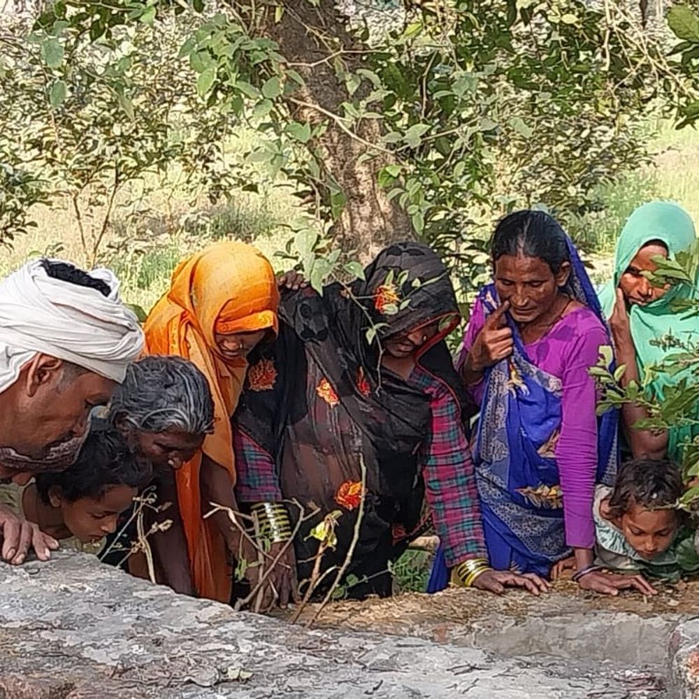 सीतापुर में कुएं से नवजात शिशु का शव बरामद:अज्ञात व्यक्ति पर फेंकने का संदेह, पुलिस ग्रामीणों से कर रही पूछताछ