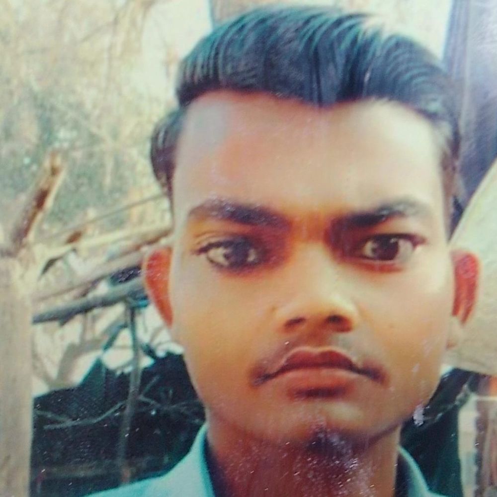 उन्नाव में युवक का शव फंदे से लटका मिला:घर से दवा लेने के लिए निकला था, गाड़ियों की धुलाई का काम करता था