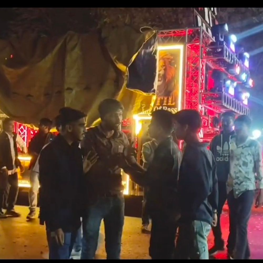 ललितपुर में डीजे बंद करने पर मारपीट:बारातियों ने तोड़फोड़ कर कर्मियों को पीटा, बचाने आई महिलाओं से की धक्का-मुक्की