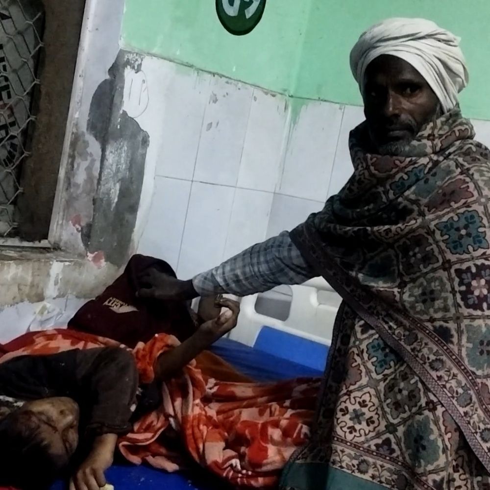 किशोरी का शव 6 घंटे तक बेड पर पड़ा रहा:हरदोई मेडिकल कॉलेज में डिप्टी सीएम ने दिए कार्रवाई के आदेश, दो दिन में मांगी रिपोर्ट