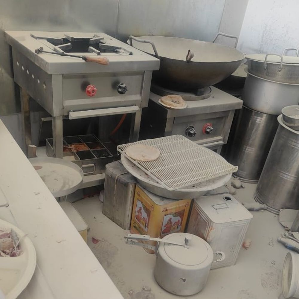 ग्रेटर नोएडा रेस्टोरेंट में सिलेंडर लीक, चार झुलसे:कर्मचारियों ने बिल्डिंग के फायर सिस्टम से आग पर पाया काबू