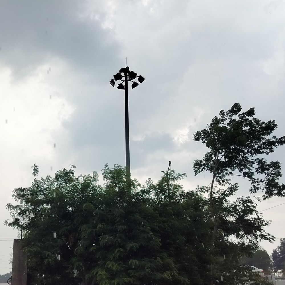 अयोध्या में बादल छाए, न्यूनतम तापमान 14 डिग्री सेल्सियस:बारिश हुई तो गेहूं, चना जैसी रबी फसलों को नुकसान, किसानों की चिंता बढ़ी