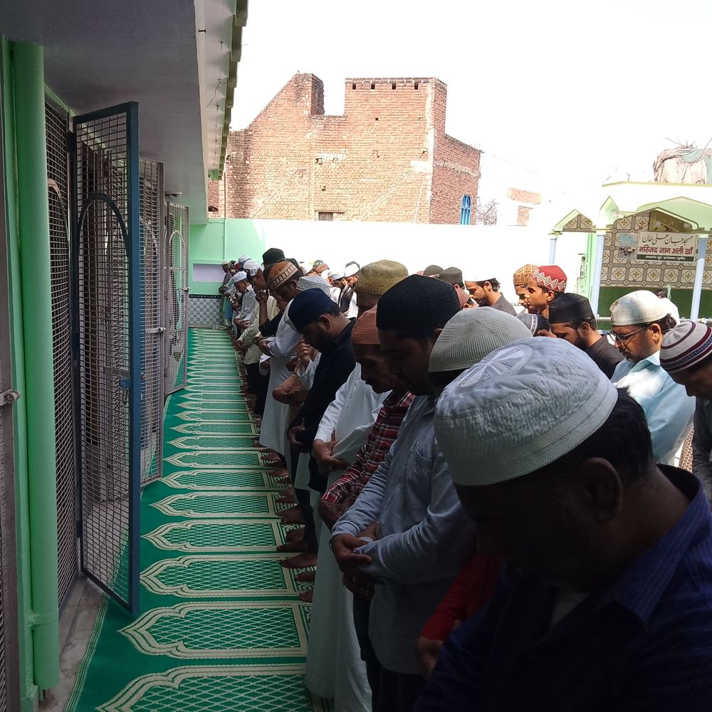 रमजान का पहला जुमा, मस्जिदों में नमाजियों की भीड़:फर्रुखाबाद में सुरक्षा चाक चौबंद, पुलिस-प्रशासन रहा तैनात