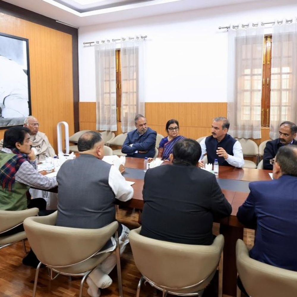 हिमाचल की RDG का मुद्दा लोकसभा में उठाएगी कांग्रेस:राहुल गांधी-खड़गे ने भरोसा दिया; फ्री ट्रेड डील के खतरे पर भी लंबी चर्चा