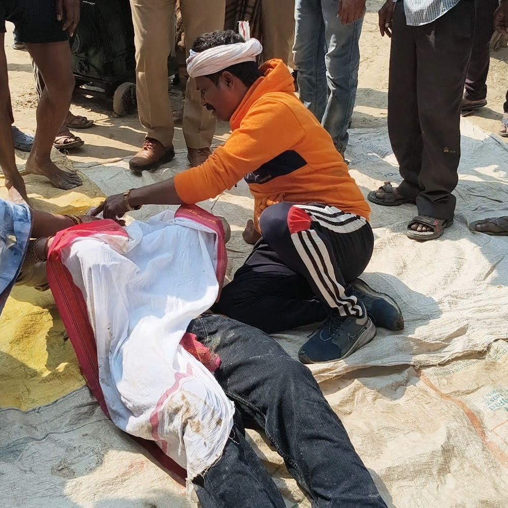 कुरावली नहर हादसे में लापता शैलेंद्र का मिला शव:गांव वाले घर ले जा रहे थे शव, पुलिस ने समझा-बुझाकर पोस्टमॉर्टम के लिए भेजा