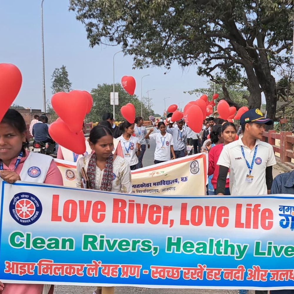 मऊ में 'लव रिवर, लव लाइफ' मार्च:नदियों की स्वच्छता का संदेश दिया, बोले- सभी का सहयोग जरूरी