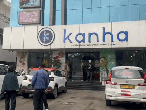 कान्हा रेस्टोरेंट पर छापेमारी, दीवार के पीछे खुफिया कमरा मिला:  अंदर रखे थे 5 करोड़ रुपए के गहने; एक करोड़ कैश और 10 लॉकर मिले – Jaipur News