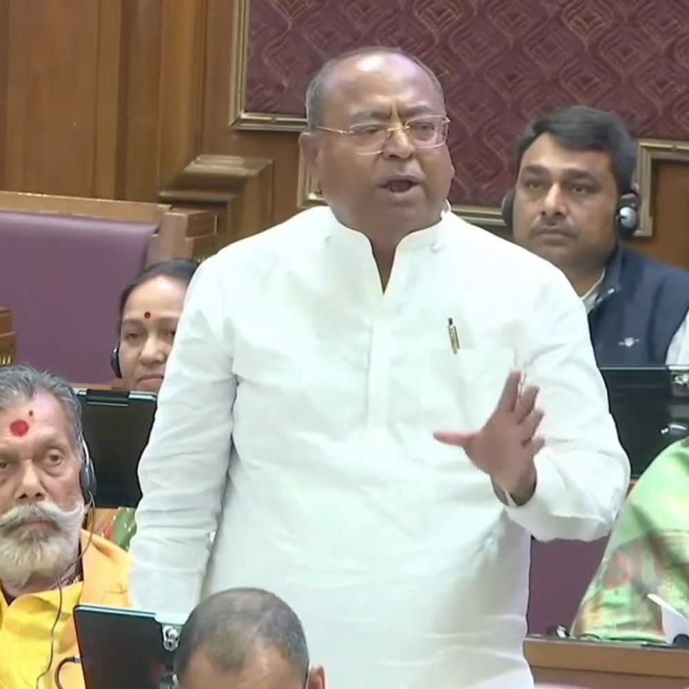 महोबा विधायक राकेश गोस्वामी ने बुंदेली में बोला:विधानसभा में सपा पर तंज कसा, विकास के प्रस्ताव रखे