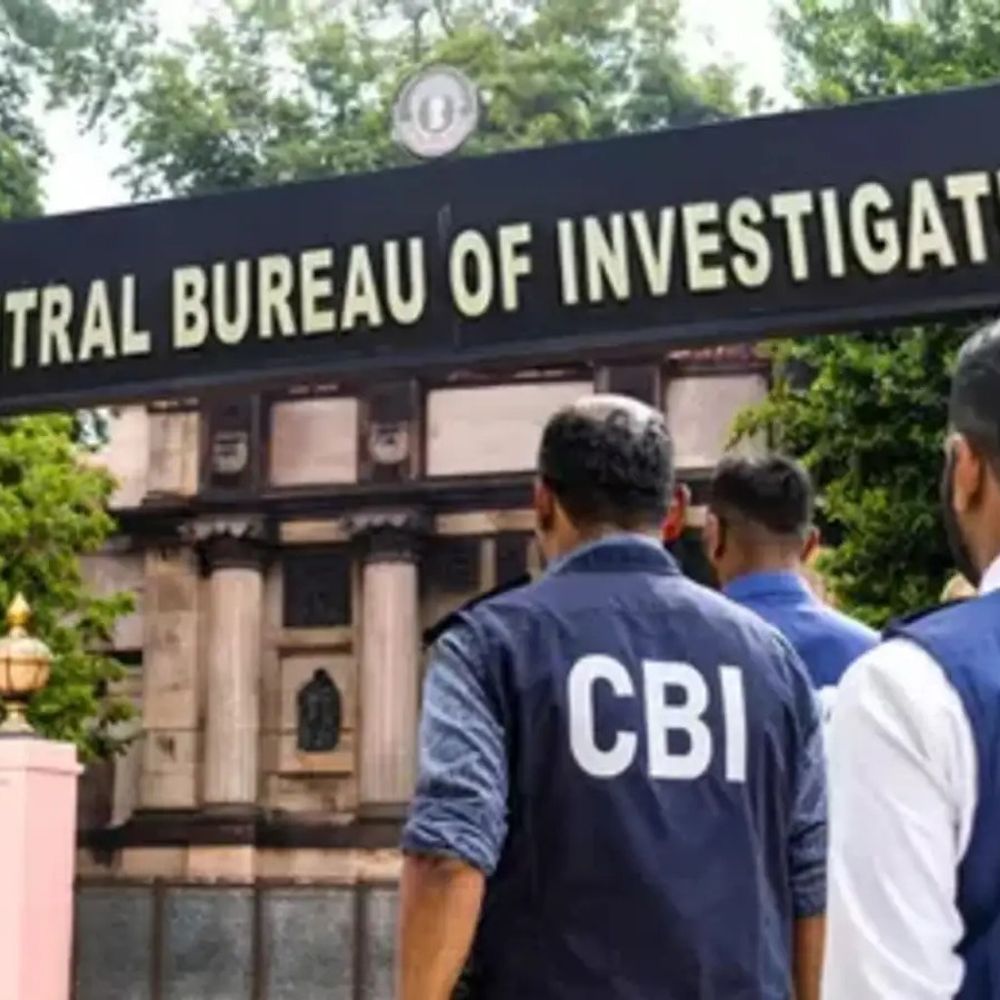 संविदा भर्ती में घूसखोरी का भंडाफोड़:सीबीआई ने उरई और चित्रकूट से तीन कर्मचारी गिरफ्तार किए