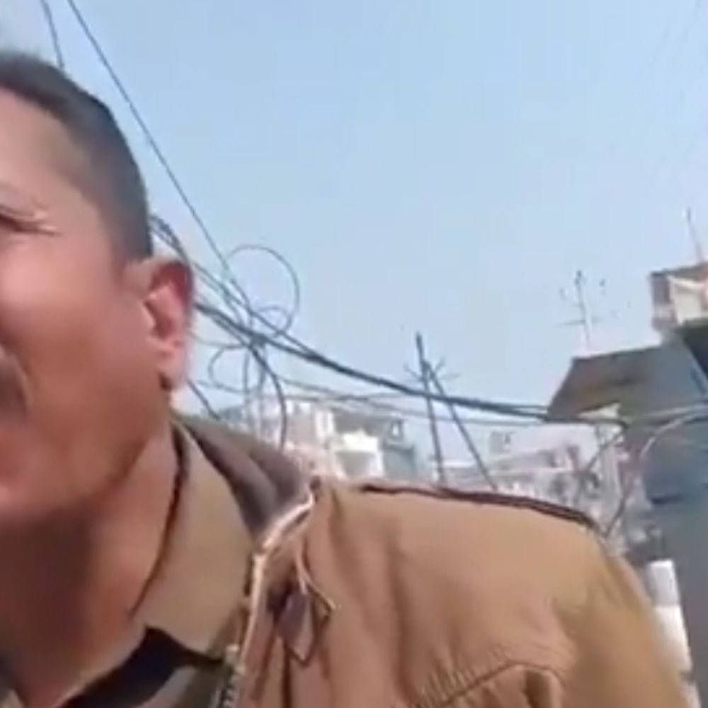 किराया मांगने पर सिपाही बोला-चालान कर दूंगा:10 रुपए देने के बजाए धक्का-मुक्की की, फोटो खींचकर धमकाया