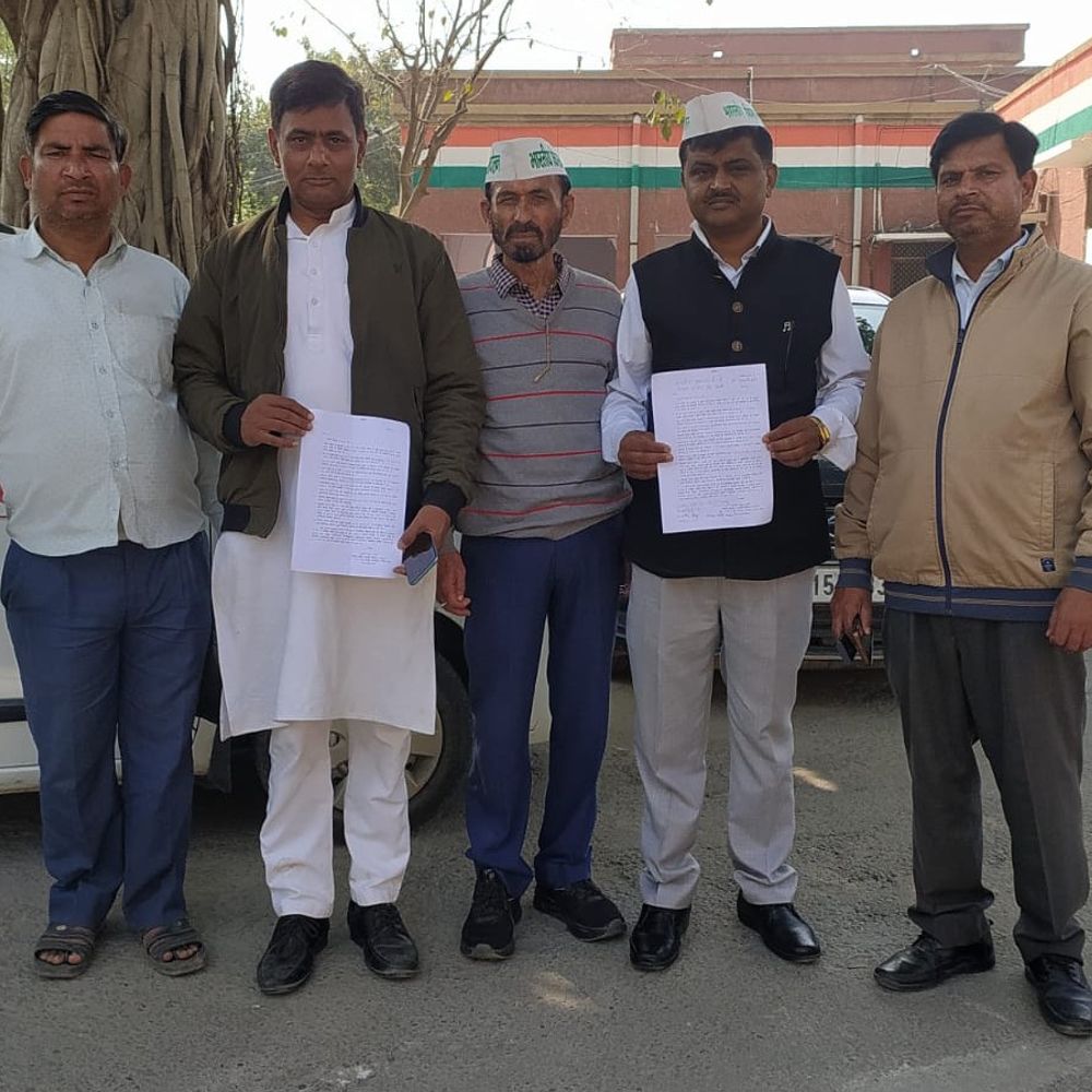 भारतीय किसान आंदोलन का मेरठ कलेक्ट्रेट में प्रदर्शन:पश्चिमी यूपी के असंतुलित विकास और भ्रष्टाचार पर सौंपा ज्ञापन