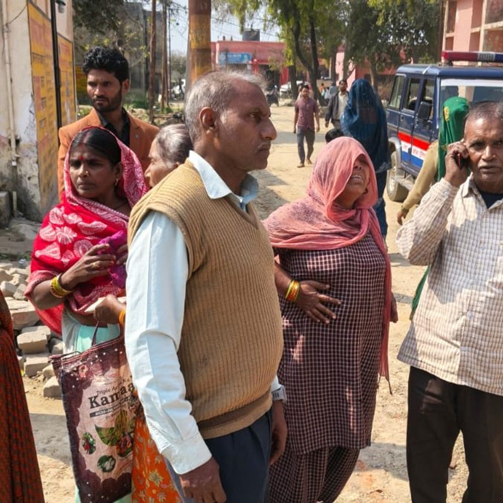 हाथरस में डंपर से कुचलकर युवक की मौत:जीटी रोड पर हादसा, गाड़ियों की मरम्मत का काम करता था, चालक फरार