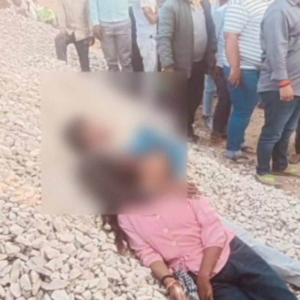 शाहजहांपुर में प्रेमी युगल ने खाया जहर:रामलीला मैदान में बेहोश पड़े मिले, गंभीर हालत में मेडिकल कॉलेज में भर्ती