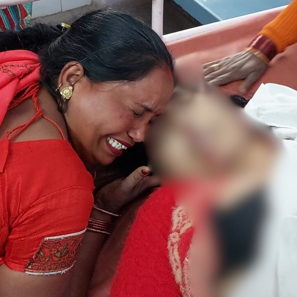 ट्रक की टक्कर से विवाहिता की मौत:पीलीभीत के बिलसंडा में पति घायल, हिरासत में ट्रक चालक