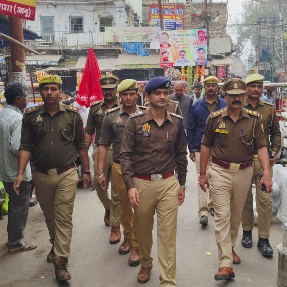 प्रयागराज में रमजान के पहले जुमे की नमाज अदा:जामा मस्जिद में उमड़ी भीड़, सुरक्षा के कड़े इंतजाम