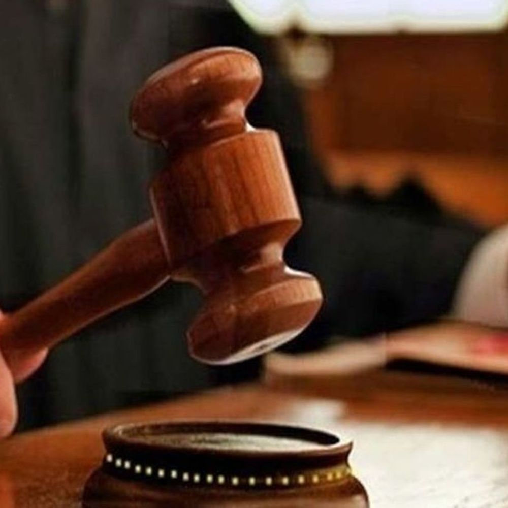 छात्रा से रेप करने वाले पड़ोसी को 20 साल कैद:होटल ले जाकर गन प्वाइंट पर किया था दुष्कर्म, खींची थी अश्लील फोटो