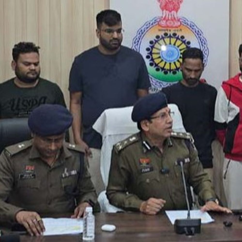 ऑनलाईन क्रिकेट सट्टा पर पुलिस की कार्रवाई:  रायगढ़ में पुलिस ने कोलकाता से 5 सटोरियों समेत 7 को गिरफ्तार किया, मोबाइल-लैपटॉप, कैश समेत 6.30 लाख की संपत्ति जब्त – Raigarh News