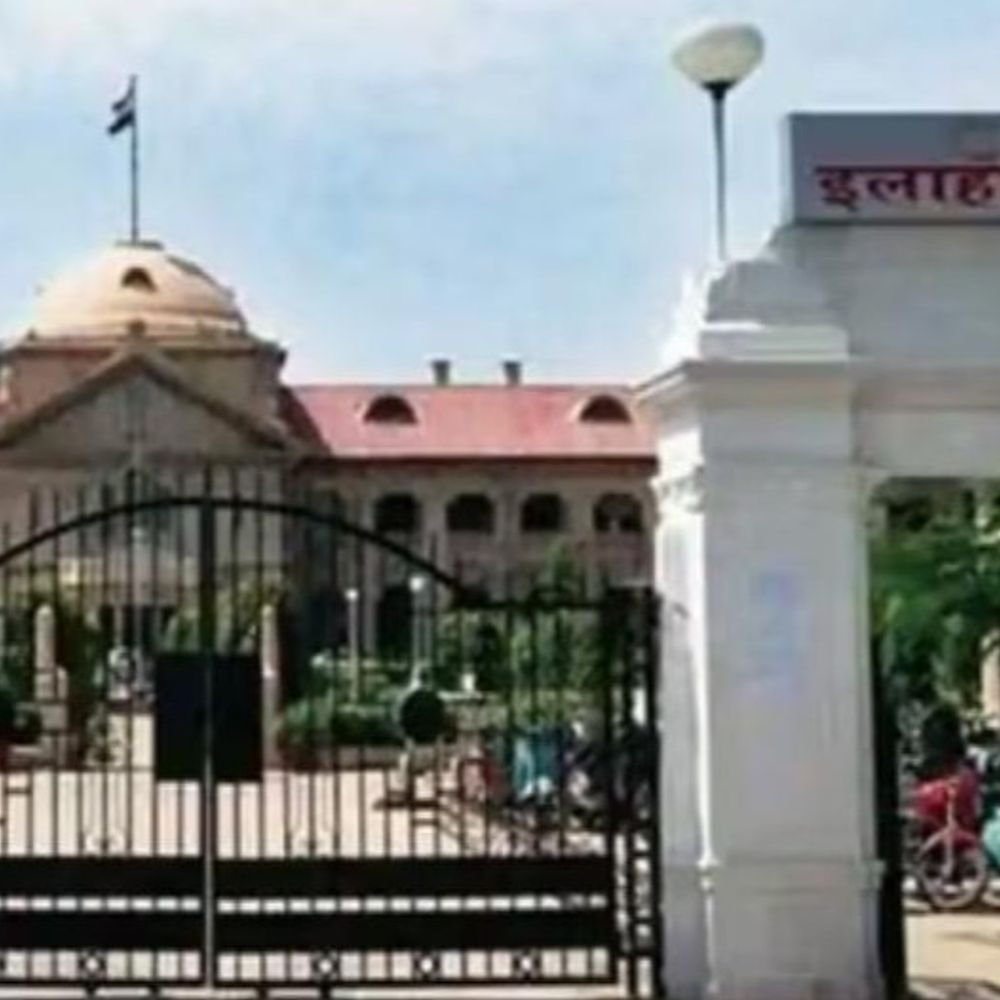 “कोर्ट उठने तक” हिरासत में रहे थाना प्रभारी और विवेचक:अवैध हिरासत मामले में हाइकोर्ट ने दी सजा, पुलिसकर्मियों को कोर्ट में खड़ा कराया