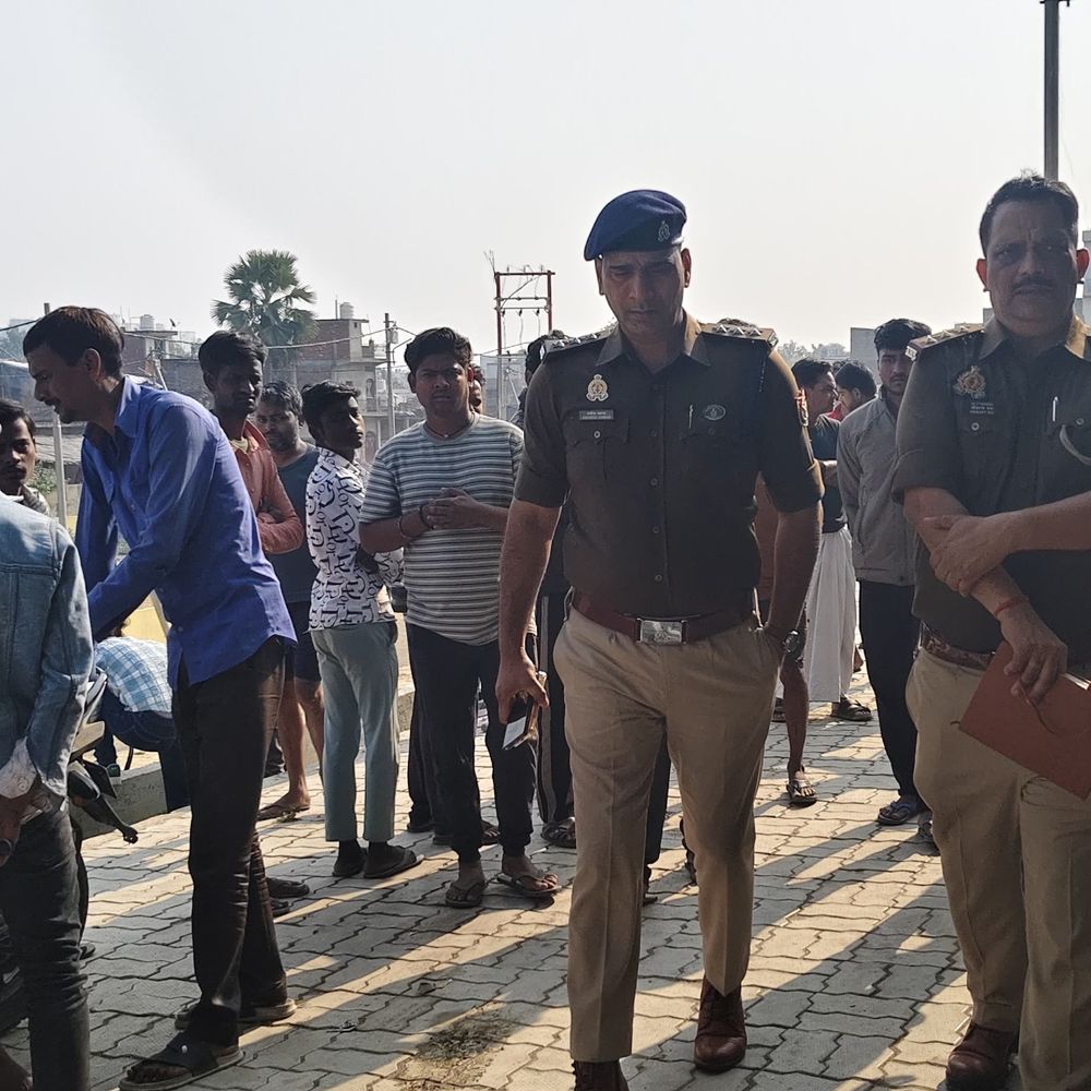 लखनऊ में पीट-पीटकर पुजारी की हत्या:गांजा बेचने का विरोध किया तो नाली में डुबोया, मंदिर के पीछे 20 फीट गहरे गड्‌ढे में शव फेंका