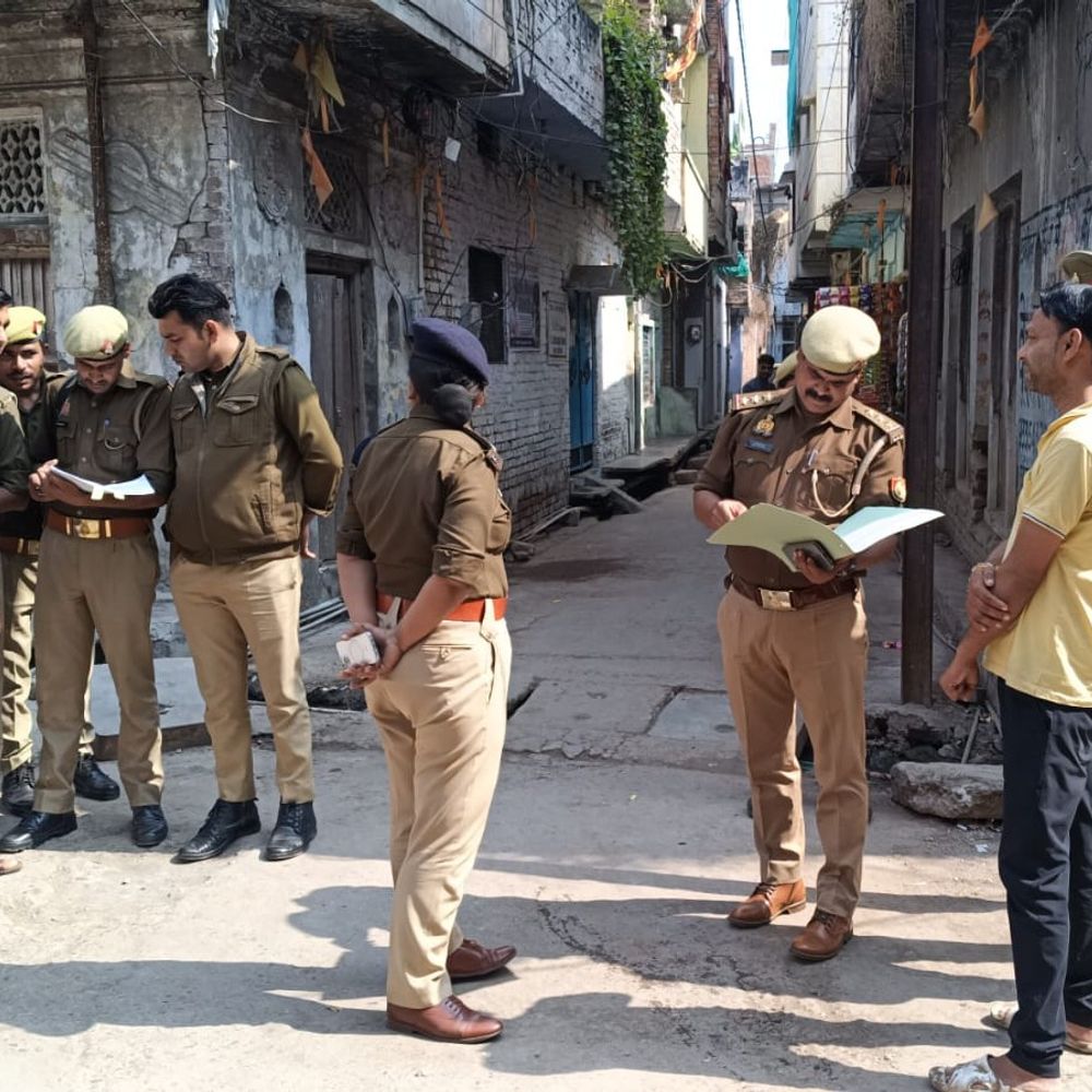 उन्नाव पुलिस होली पर अलर्ट, सुरक्षा व्यवस्था का जायजा:CO-SHO ने पैदल भ्रमण किया, अफवाहों पर ध्यान न देने की अपील