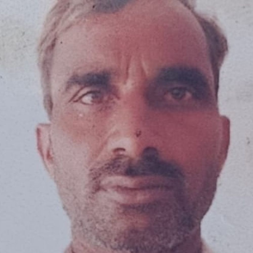 संभल में खेत पर करंट लगने से किसान की मौत:कई घंटे अचेत अवस्था में पड़ा रहा, निजी अस्पताल ले जाने पर मृत घोषित किया