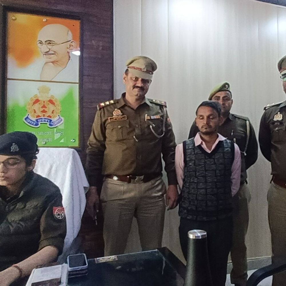 बैंक लोन दिलाने के नाम पर की ठगी:आरोपी गिरफ्तार, 40 हजार नकद और मोबाइल बरामद