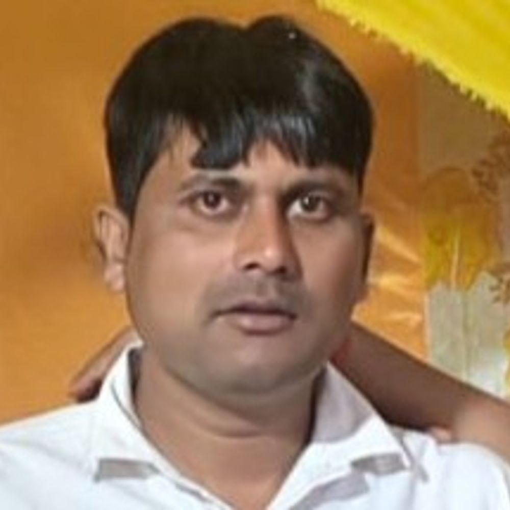 बरेली में बाइक पेड़ से टकराई, युवक की मौत:शादी समारोह से लौटते समय हुआ हादसा, बाइक क्षतिग्रस्त