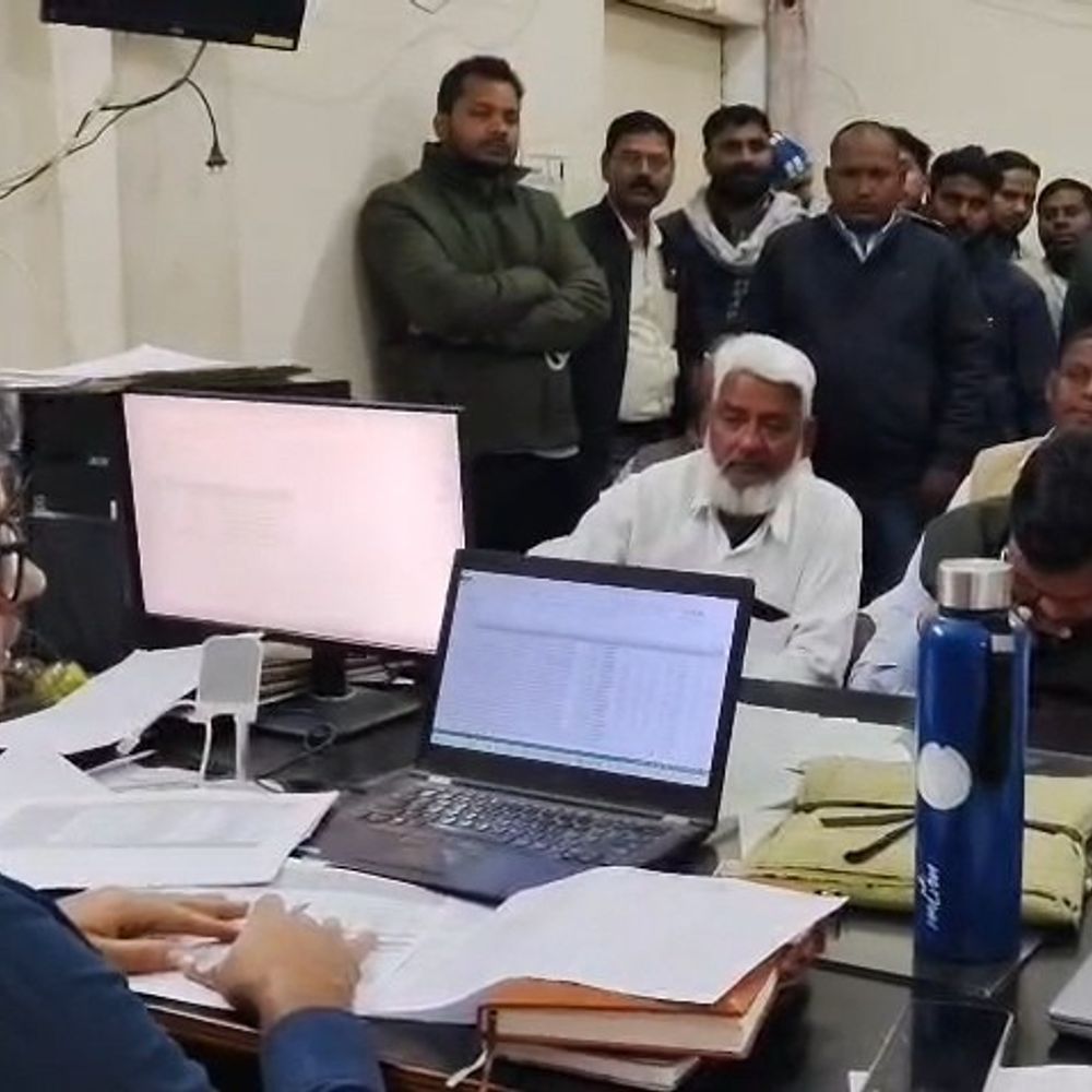 गाजीपुर में बिजली विभाग की कार्रवाई:2 एसडीओ को कारण बताओ नोटिस, 5 जेई को कड़ी चेतावनी