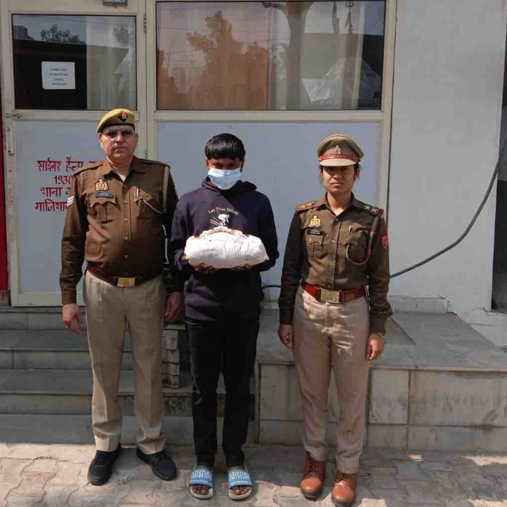 कौशाम्बी में 1.72 किलो ड्रग्स के साथ युवक गिरफ्तार:दिल्ली-एनसीआर में सप्लाई करता था, पुलिस ने मुखबिर की सूचना पर पकड़ा