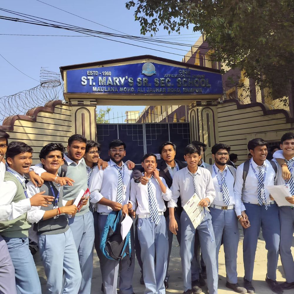 रामपुर में यूपी-सीबीएसई परीक्षा शांतिपूर्ण तरीके से पूरी:574 छात्र अनुपस्थित रहे, इंग्लिश लिटरेचर का पेपर 30 छात्रों ने छोड़ा