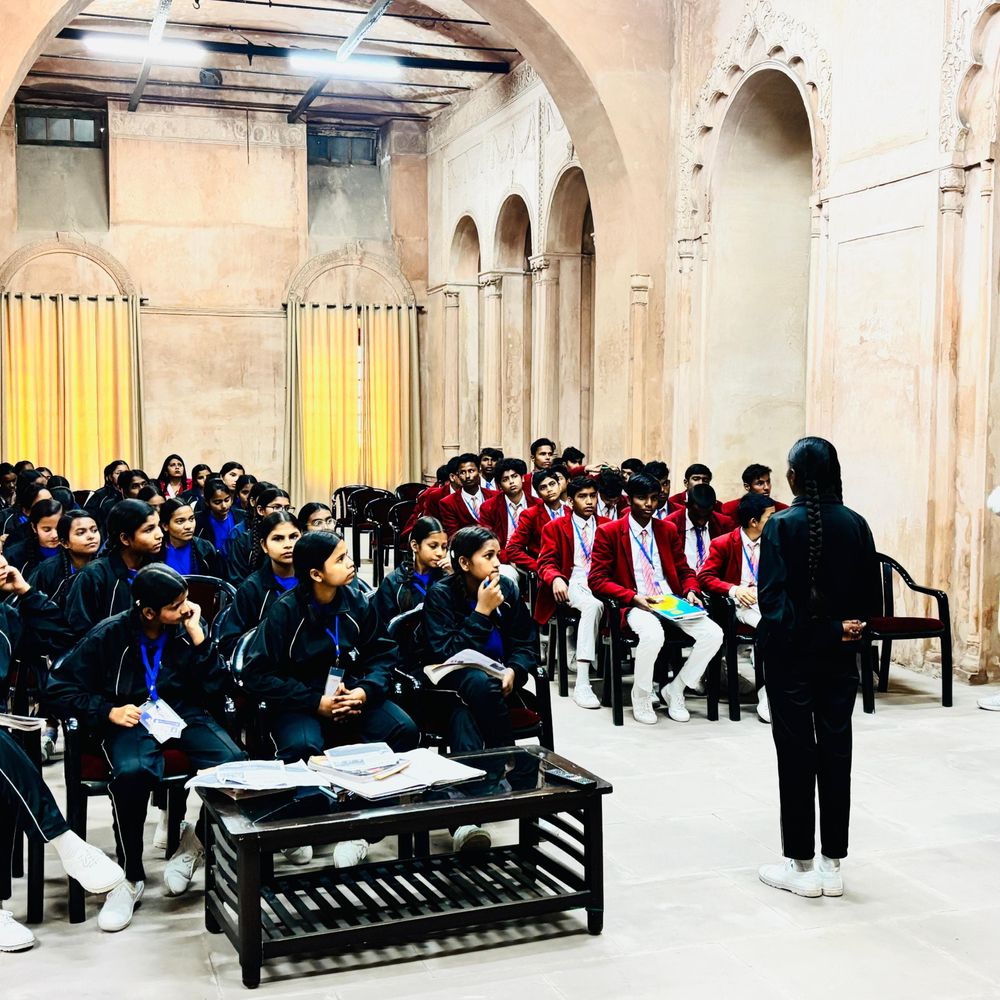 लखनऊ में यूथ हेरिटेज लीडरशिप प्रोग्राम:युवाओं ने जानी विरासत की ताकत, छतर मंजिल-जरनैल कोठी का किया शैक्षणिक भ्रमण