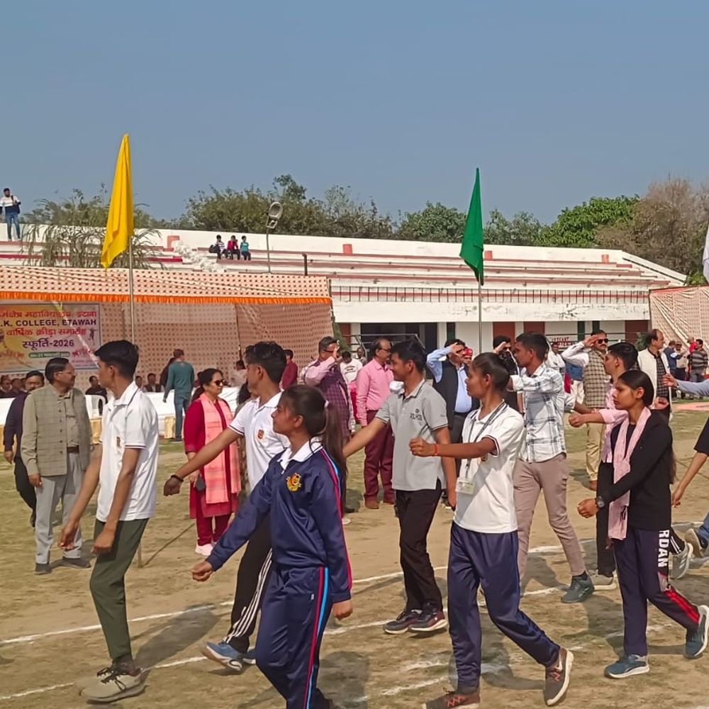 खिलाड़ियों ने ली खेल भावना की शपथ:इटावा में क्रीड़ा समारोह 'स्फूर्ति' शुरू, मार्च पास्ट के साथ हुई शुरुआत