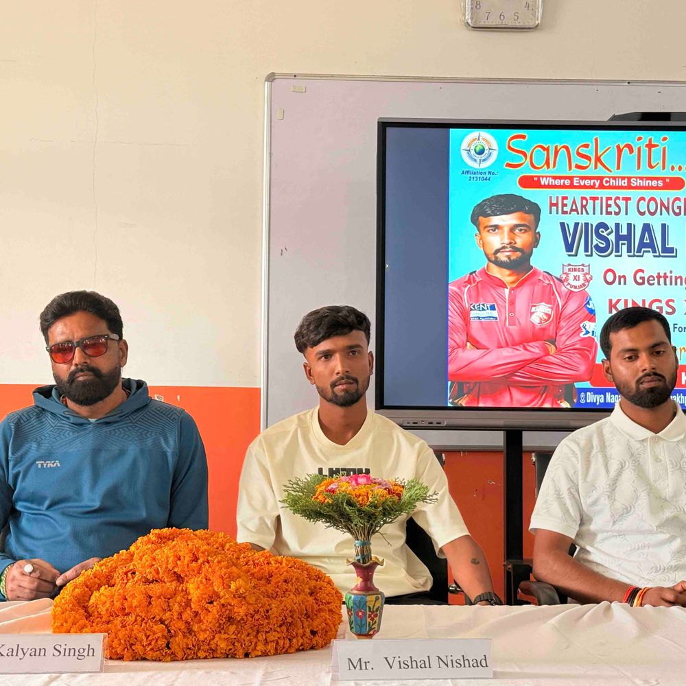 IPL में चयन के बाद गोरखपुर पहुंचे विशाल निषाद:संस्कृति पब्लिक स्कूल में किए गए सम्मानित, छात्रों को दिए मेहनत-अनुशासन की सीख