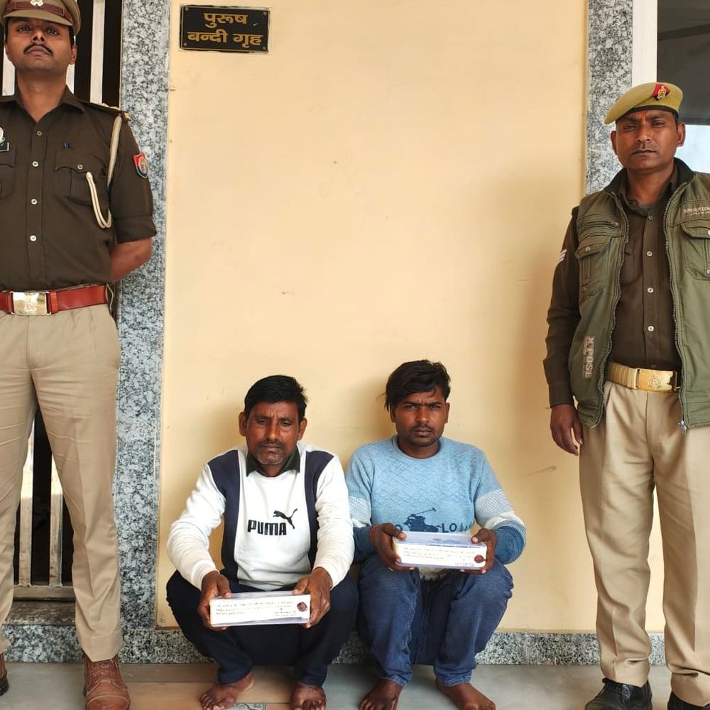 बरेली में 2 तस्करों से 1.27 किलो अफीम बरामद, गिरफ्तार:पुलिस ने पीलीभीत बाईपास सेटेलाइट से पकड़ा, तस्करी में उपयोग बाइक भी जब्त