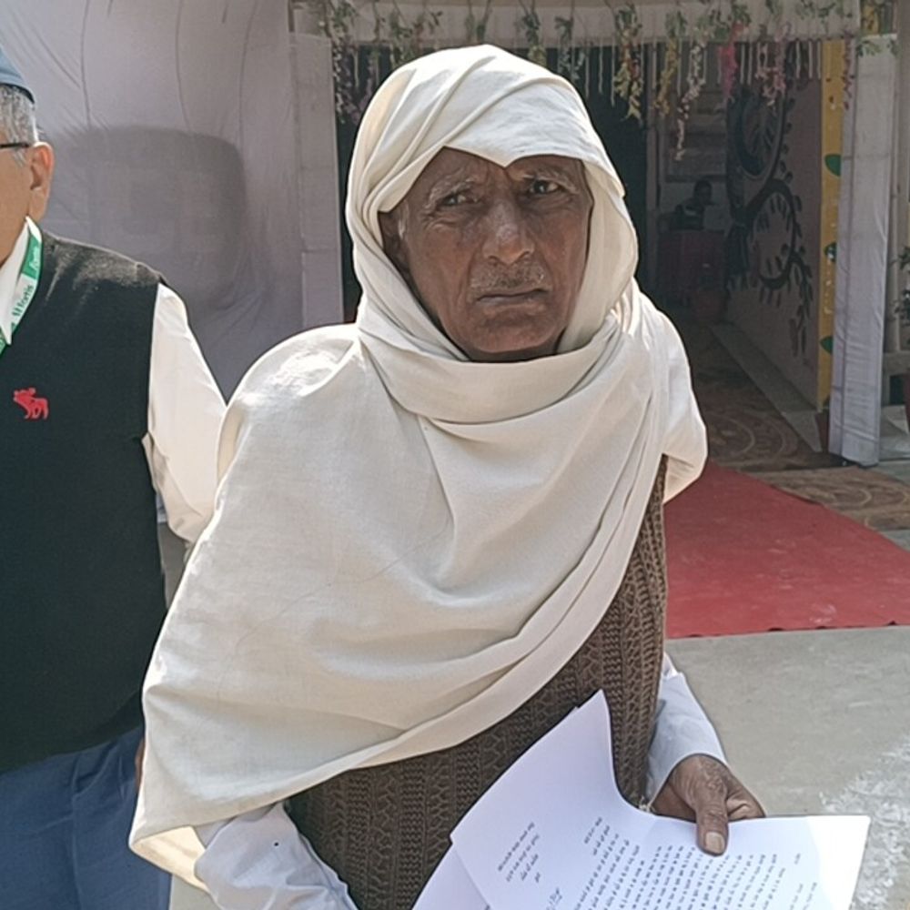 किसान ने पैतृक भूमि पर अवैध कब्जे की शिकायत की:बागपत के डौलचा में समाधान दिवस पर लगाई गुहार