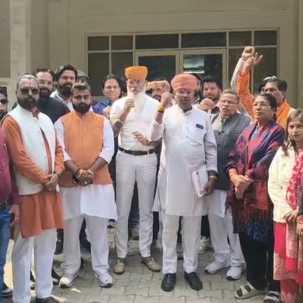 बिजनौर में सवर्ण समाज समिति का प्रदर्शन:यूजीसी का विरोध, क्षत्रिय करणी सेना के अध्यक्ष बोले- नई पार्टी बनाएंगे