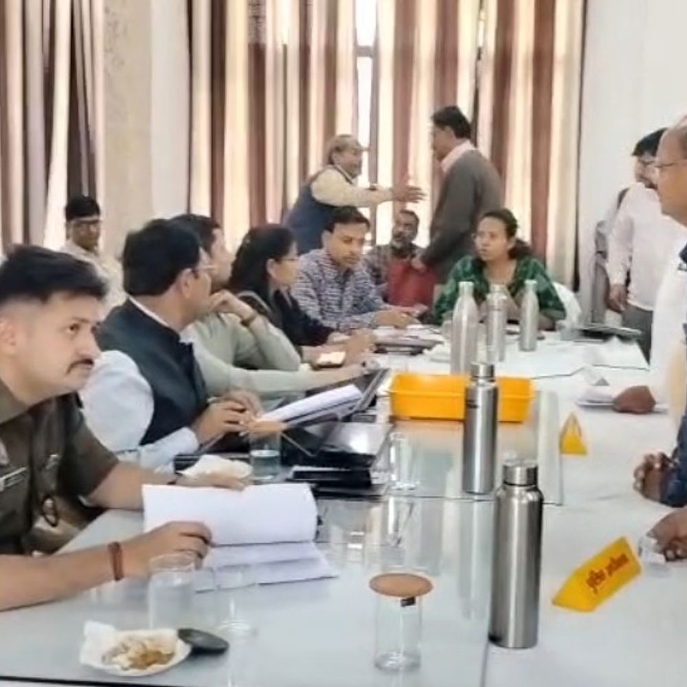 औरैया समाधान दिवस में 106 शिकायतें दर्ज:7 का मौके पर निस्तारण, जिलाधिकारी ने दिए त्वरित समाधान के निर्देश