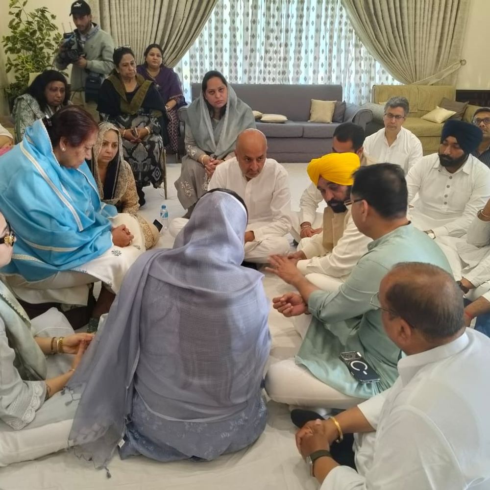 फाजिल्का में दिवंगत गिलहोत्रा के परिजनों से मिले CM मान:  परिवार से दुख साझा किया, कैबिनेट मंत्री ससुर थे, क्षेत्र में शोक की लहर – Fazilka News