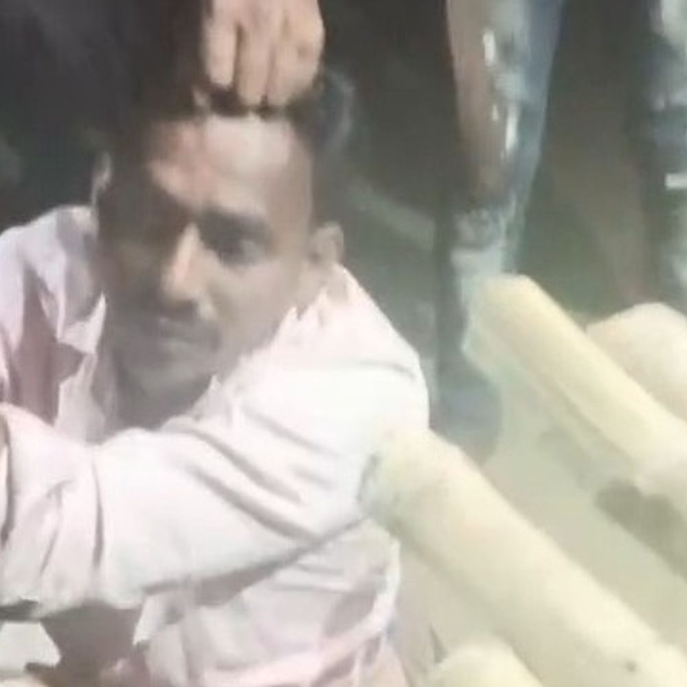 झोलाछाप ने महिला से रेप किया, लोगों ने पकड़कर बांधा,VIDEO:साड़ी से दोनों हाथ-पैर बांध घंटों जमीन पर लिटाए रखा, आरोपी की दो पत्नियां, 6 बच्चे