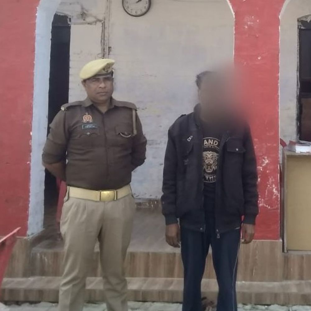 नाबालिग से रेप का आरोपी गिरफ्तार:श्रावस्ती पुलिस ने पीड़िता को परिजनों को सौंपा, शादी का झांसा देकर भगा ले गया था,