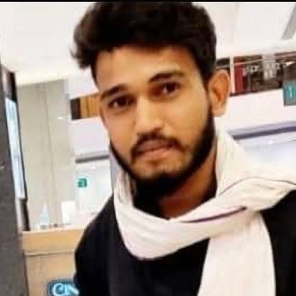 डिवाइडर से टकराकर बाइकसवार दो भाईयों की मौत:दिल्ली से लौटते समय मेरठ हाईवे पर हुआ हादसा, SIR फार्म जमा करने आ रहे थे