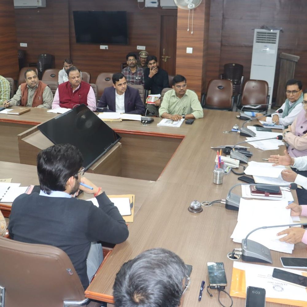 जौनपुर में जनगणना 2027 की तैयारी शुरू:जिलाधिकारी ने स्व-गणना पर जोर दिया, ऑनलाइन होगी जनगणना